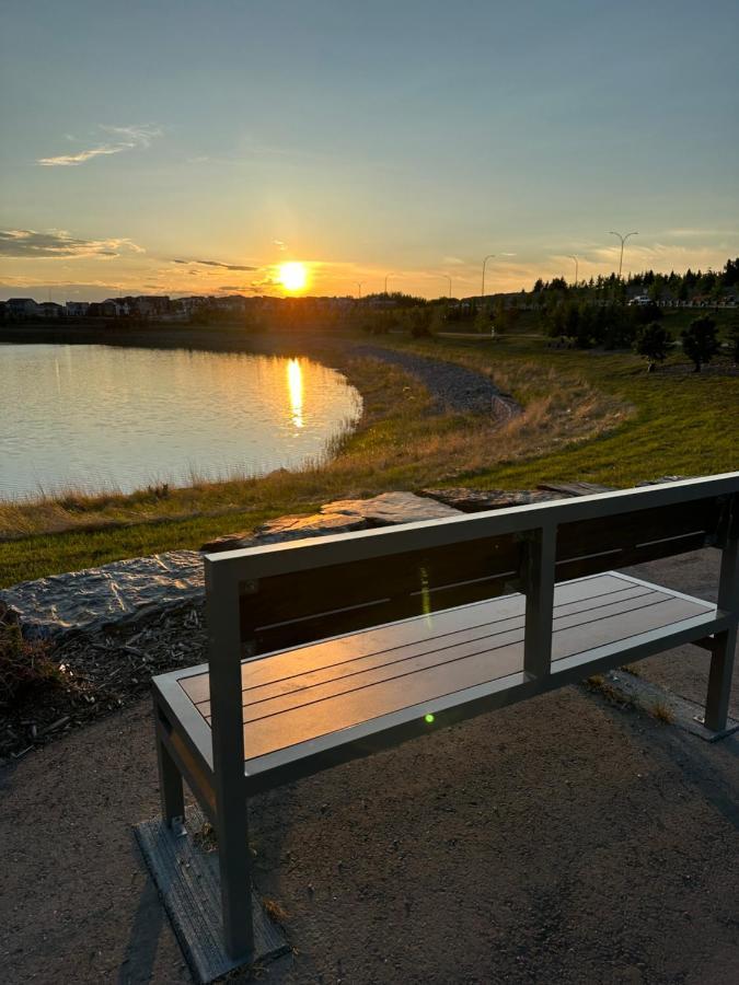 2 Bedroom 2 Washrooms Brand New Beautiful & Cozy Suite Calgary Exterior photo