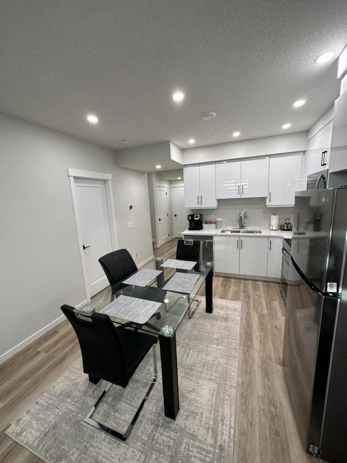 2 Bedroom 2 Washrooms Brand New Beautiful & Cozy Suite Calgary Exterior photo